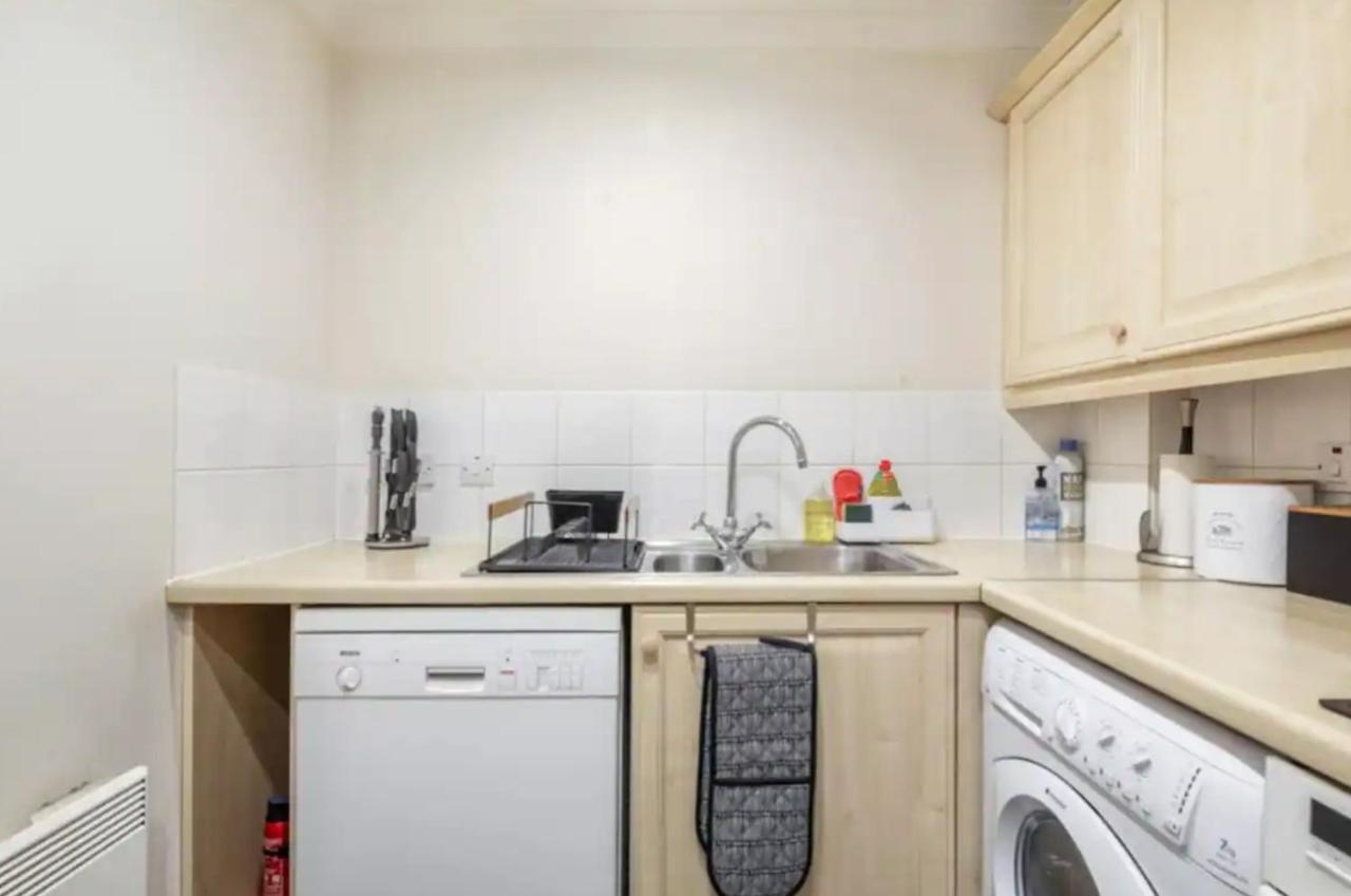 1 Bedroom Flat With Free Parking London Exterior photo
