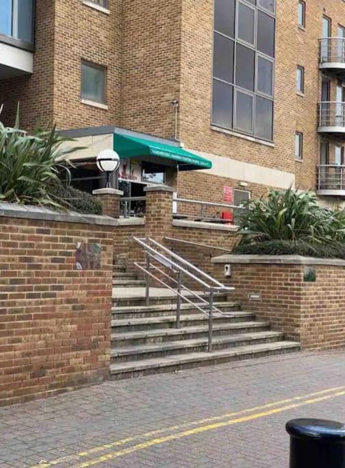 1 Bedroom Flat With Free Parking London Exterior photo