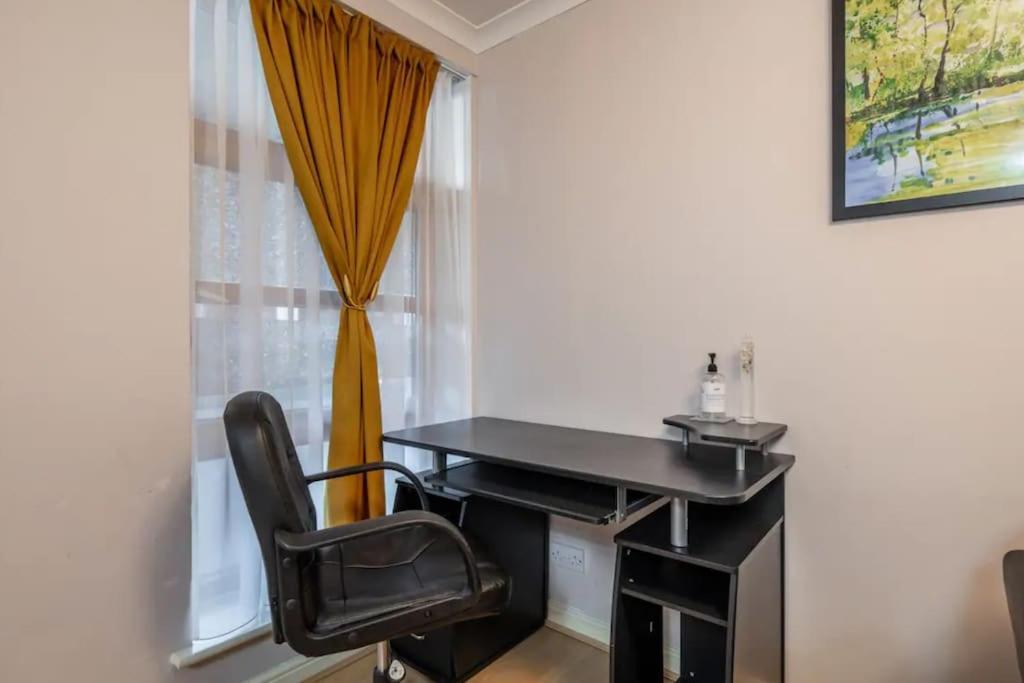 1 Bedroom Flat With Free Parking London Exterior photo