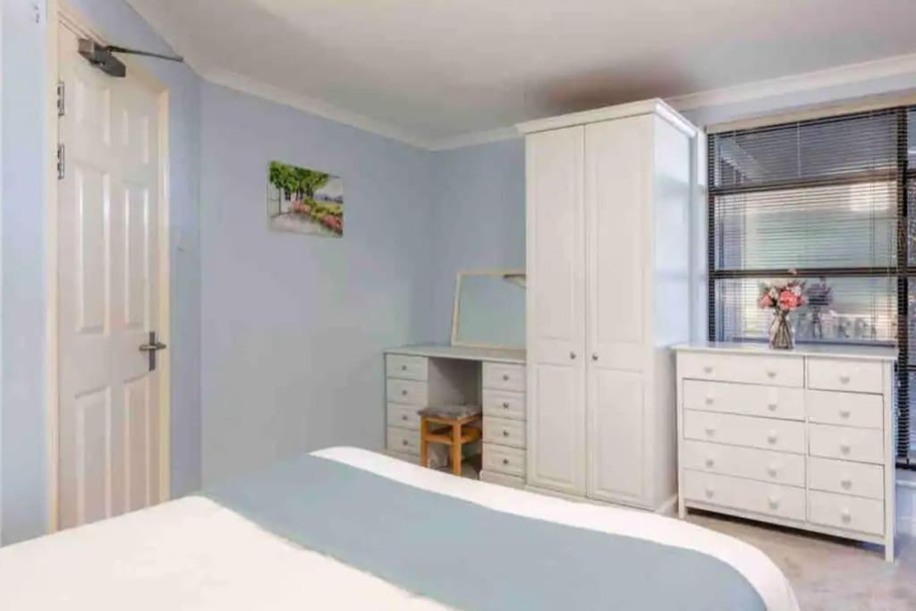 1 Bedroom Flat With Free Parking London Exterior photo